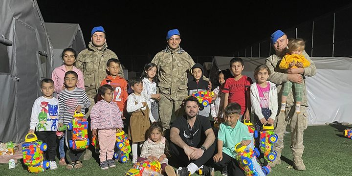 Gökhan Akar, “Sessiz Çığlık” Şarkısını Filistinli Çocuklara İthaf Etti