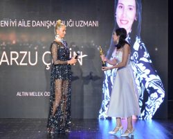 Arzu Çetin “Yılın En Başarılı Aile Danışmanlığı Uzmanı” ödülüne layık görüldü.