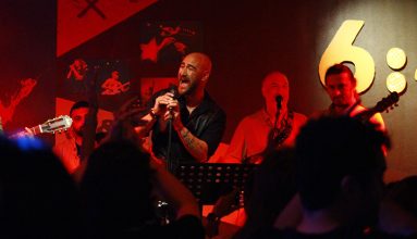 Çukur’un Victor’u Doğan Barış Yaşar Sahnedeydi: Hem Güldürdü Hem de Nostalji Yaşattı!