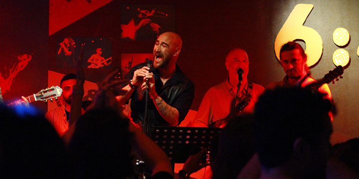 Çukur’un Victor’u Doğan Barış Yaşar Sahnedeydi: Hem Güldürdü Hem de Nostalji Yaşattı!
