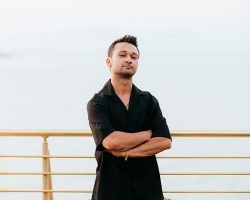 Hüseyin Dönmez’den Yazın Enerjisini Taşıyan Yepyeni Bir Şarkı: “Manolya”
