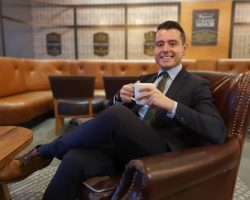 Aytaç Özkütük: Kâğıdı ve kalemi dostlarım olarak gördüm