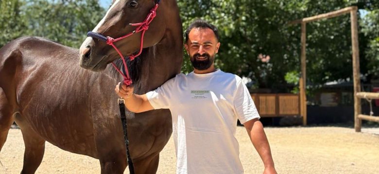 “İsmail Özkan ve ailesinin, Dededen Kalan Çiftliği Doğa Tutkunlarının Cennetine Dönüştürdü : ÖZKAN AT ÇİFTLİĞİ”