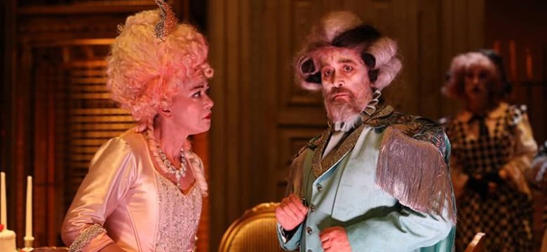 “Tartuffe” Harbiye’de Büyüledi: İBB Şehir Tiyatroları’ndan Unutulmaz Bir Gece