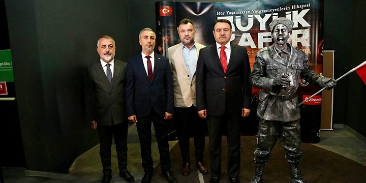Genç Nesillere Tarihi Yaşatacak Film: “Büyük Zafer” Kütahya’da Görkemli Gala ile Tanıtıldı