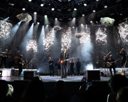 Gökhan Türkmen Harbiye’de muhteşem bir konsere imza attı