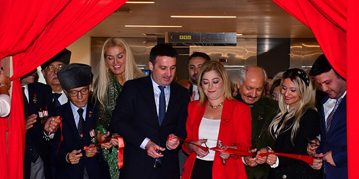 Ataşehir’de Cumhuriyet Coşkusu: “Atamızın Kıyafetleri” Sergisi Ziyarete Açıldı