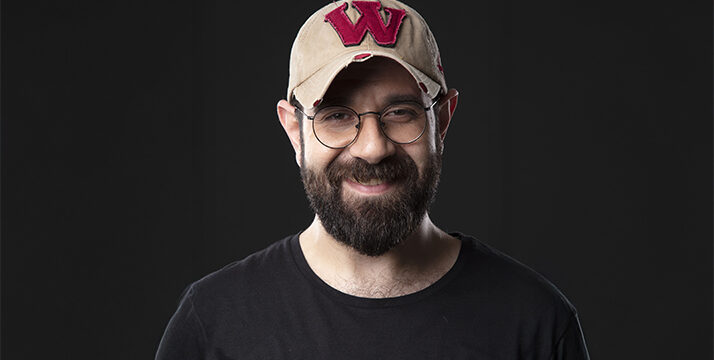 Cem Eroğlu “Satışa Geldik” adlı yepyeni ve ses getiren gösterisiyle seyirci karşısında