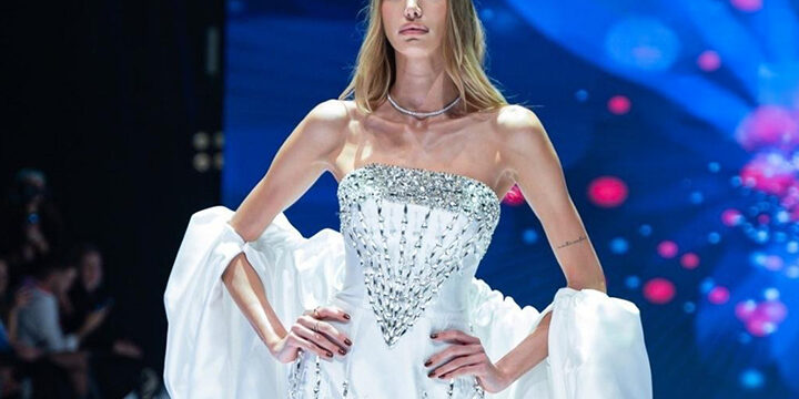 Sevval Şahin genç tasarımcı Efe Batur’un ilk defilesinde podyuma çıkıyor