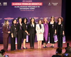 Şehir Tiyatroları kadına yönelik şiddete karşı etkinliklerle kadınların yanında durmaya devam ediyor.