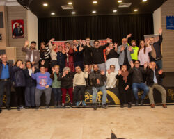 Kuşadası’nda “Yanlış Anladın Şekerim Malikane 698” Fırtınası: Okan Karacan Seyirciyi Kahkahaya Boğdu