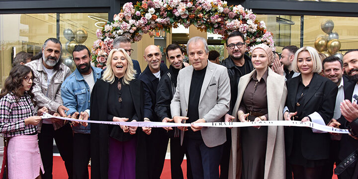 Ünlü isimler açılışta buluştu!