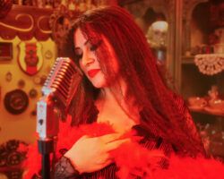 Çiğdem Turan’dan romantik esinti “Begonvil Çiçekleri”