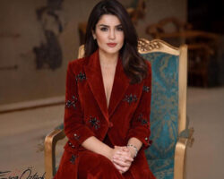 Ünlü şarkıcı Esra Öztürk’ten bir ilk: Dikey klip