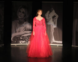 İpek Tenolcay’dan Yeni Tek Kişilik Oyun: Serendipçe