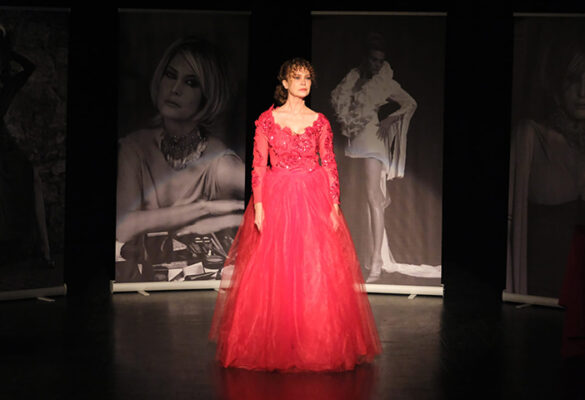 İpek Tenolcay’dan Yeni Tek Kişilik Oyun: Serendipçe