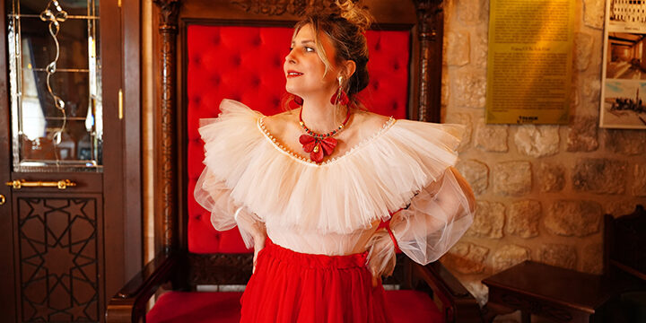 Egzotik derilerle şekillenen güçlü bir tasarım imzası…