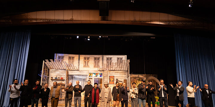 “Konken Partisi” oyununun galasına ünlü isimlerden ve tiyatroseverlerden yoğun ilgi