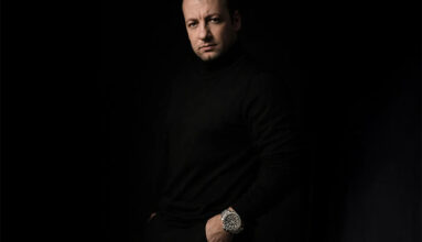 Oyuncu Doğan Alioğlu kariyerine yeni dijital platformu ve güçlü yetenekleriyle devam ediyor