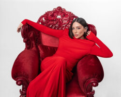 Kurgu yok, rol yok: Sera Tübek ‘Virgül’ klibini tek seferde çekti