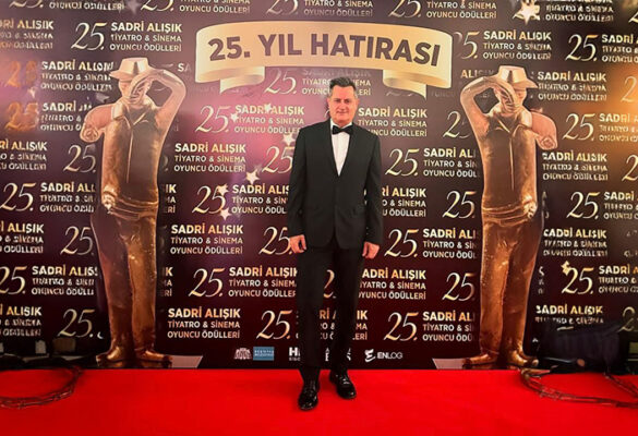 Ersin Umulu, 2026 tiyatro sezonuna ödüller ve dört dev yapımla damga vuruyor