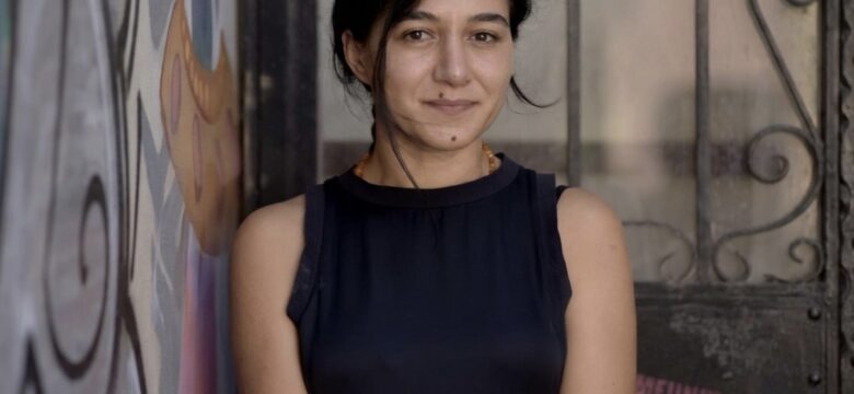 İstanbul’un Yorgun Binalarından İnsan Ruhuna Bir Yolculuk: “Geçmişten Düşenler”