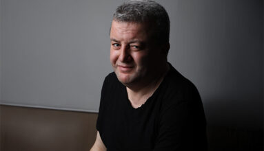 Oyuncu Abdullah Topal, performansıyla büyülüyor