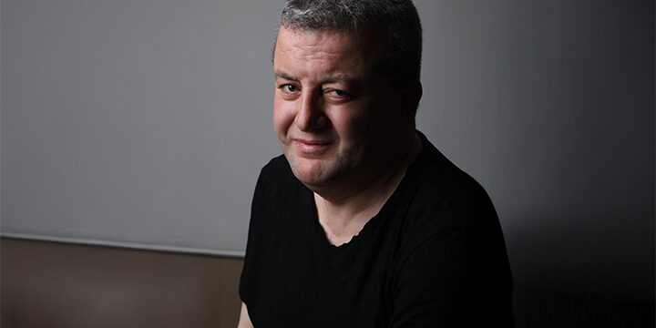 Oyuncu Abdullah Topal, performansıyla büyülüyor