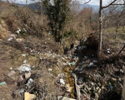 Safranbolu’nun Köylerinde Çöp Krizi: Konteyner Yok, Dere Yatakları Çöp Dolu