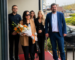 Türk sinemasının sultanı Türkan Şoray’dan Alpi Diş Hastanesine anlamlı ziyaret