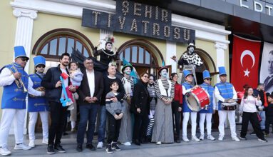İBB Şehir Tiyatroları’nın sahneleri çocuklar için açıldı