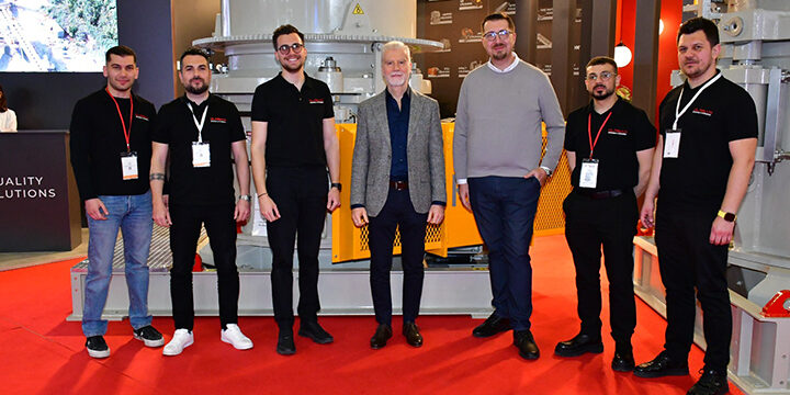 GÜRSAN İNŞAAT MAKİNALARI Genel Müdürü Ümit Ömer Kınav verdikleri hizmetleri anlattı.