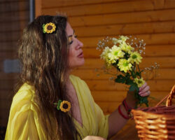 Çiçek sanatçı Çiğdem Turan’dan bahar müjdesi: ‘Günebakan’