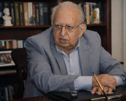 Türk Siyasetinin Acı Kaybı: Hüsamettin Cindoruk 92 Yaşında Vefat Etti